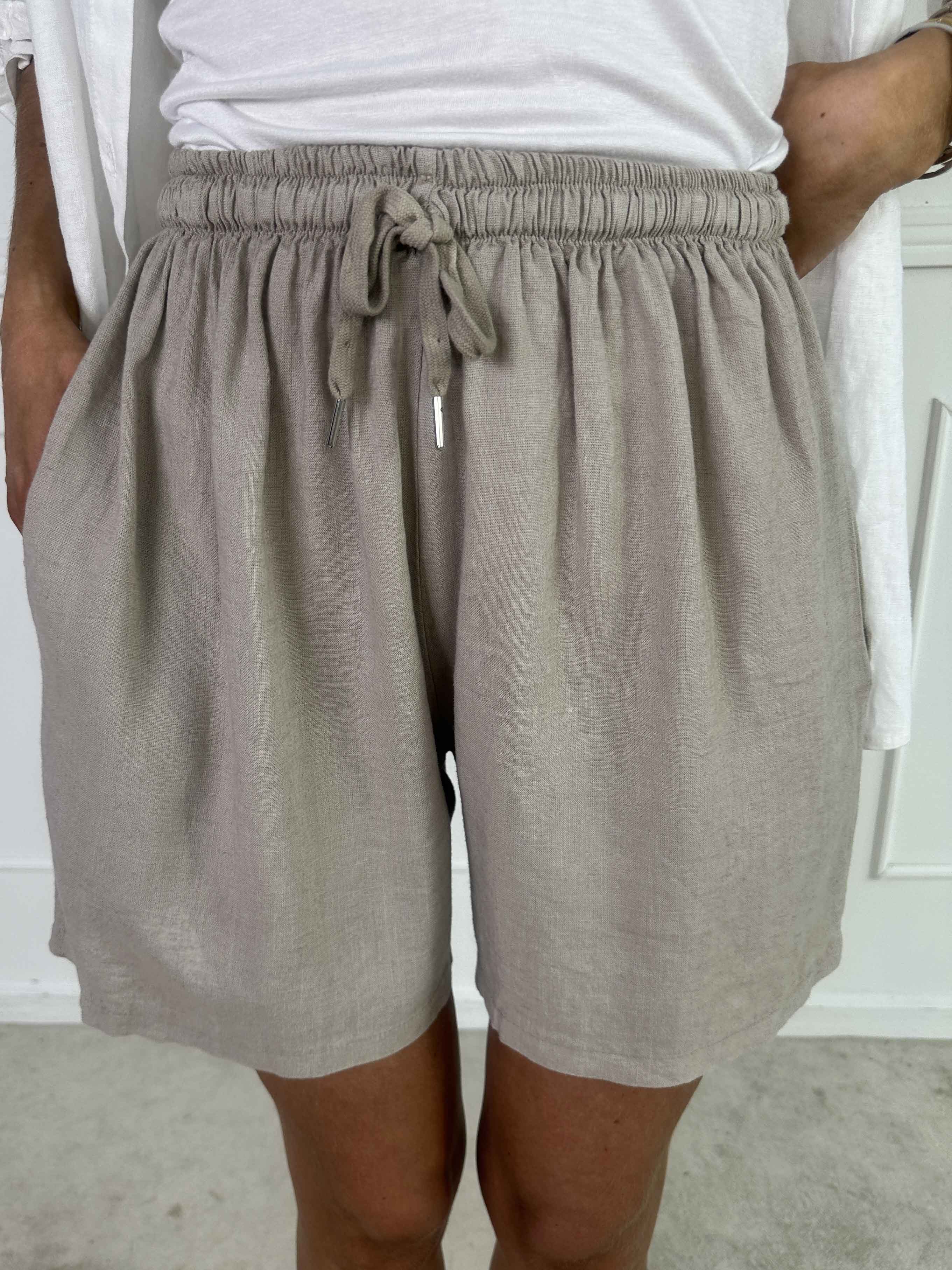 Clara Shorts - Lette shorts i viskose og hør